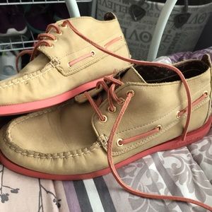 Sperrys size 8.5 women’s. Slightly worn